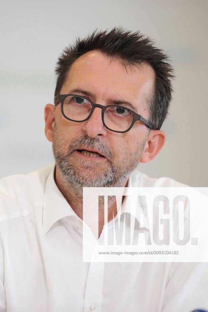 The state press conference with Environment Minister Reinhold Jost on