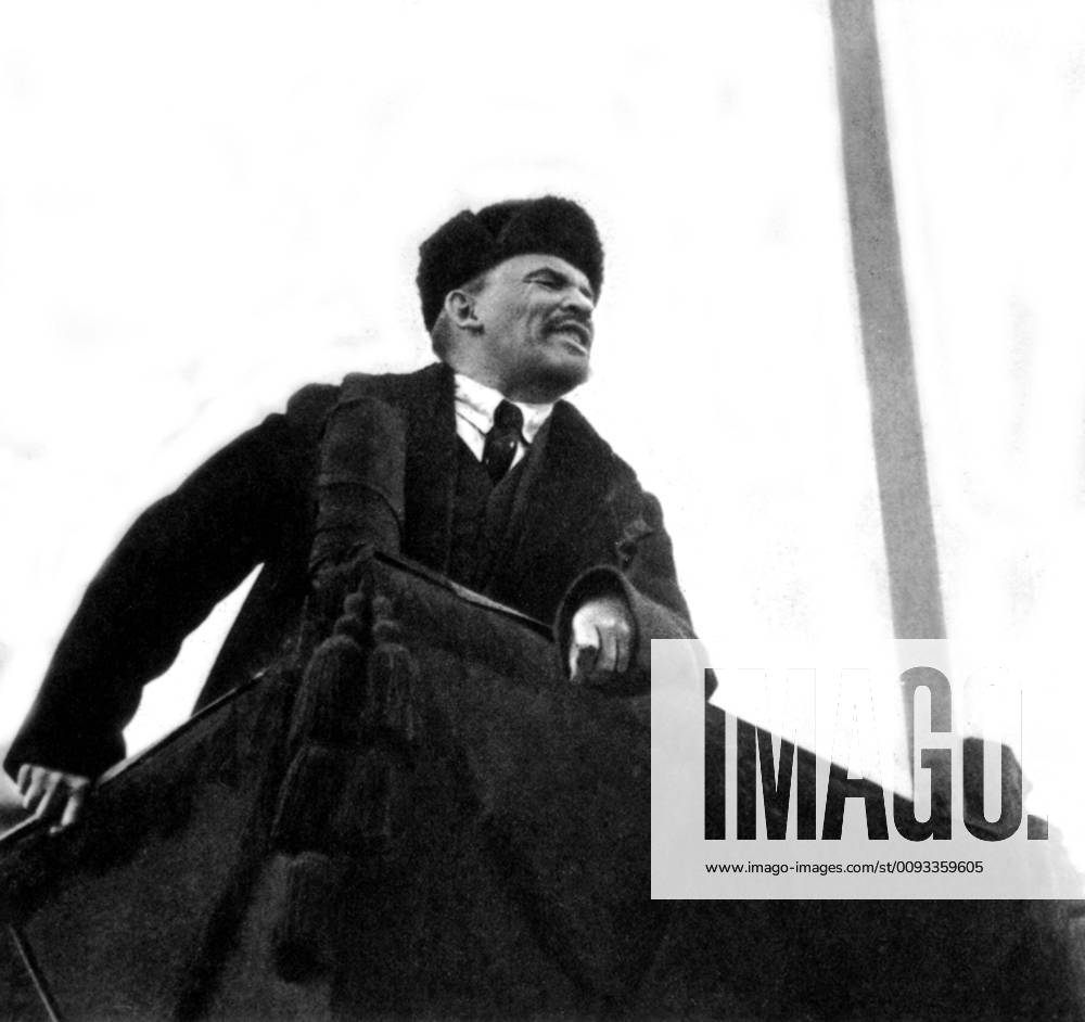 November 1918, Moscow, Red Square. Lenin Delivering A Speech On The ...