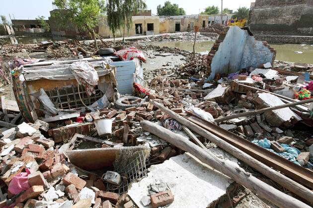 Nowshera, Pakistan Flood Natural Disaster, Tent City for Refugees 27 08 ...