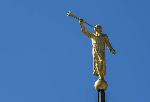 Statue of the Angel Moroni at the Temple of the Church of Jesus Christ ...