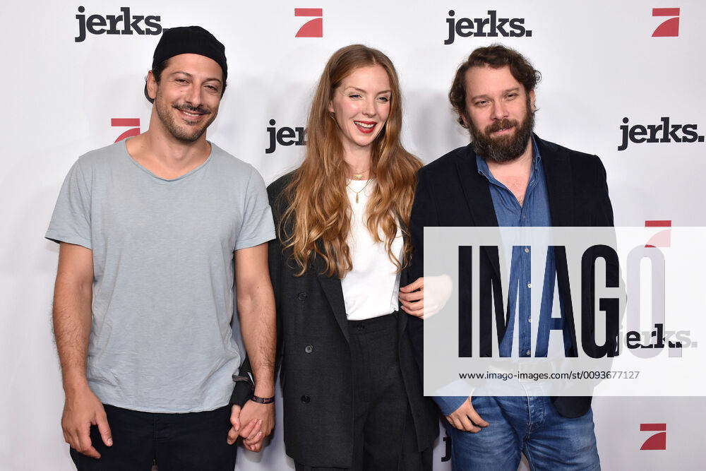 Fahri Yardim Pheline Roggan Und Christian Ulmen Bei Der Premiere Der 3 Staffel Von Jerks Maxdome 