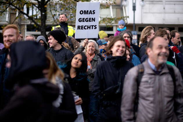 Counterprotest against us for Germany Protests against the right-wing ...