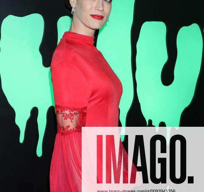 NEW YORK, NY OCTOBER 4 Lizzy Caplan at the Hulu kick off celebrating