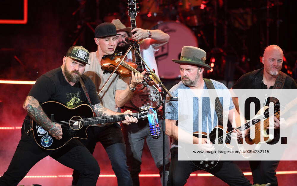 WEST PALM BEACH, FL OCTOBER 18 Zac Brown of The Zac Brown Band