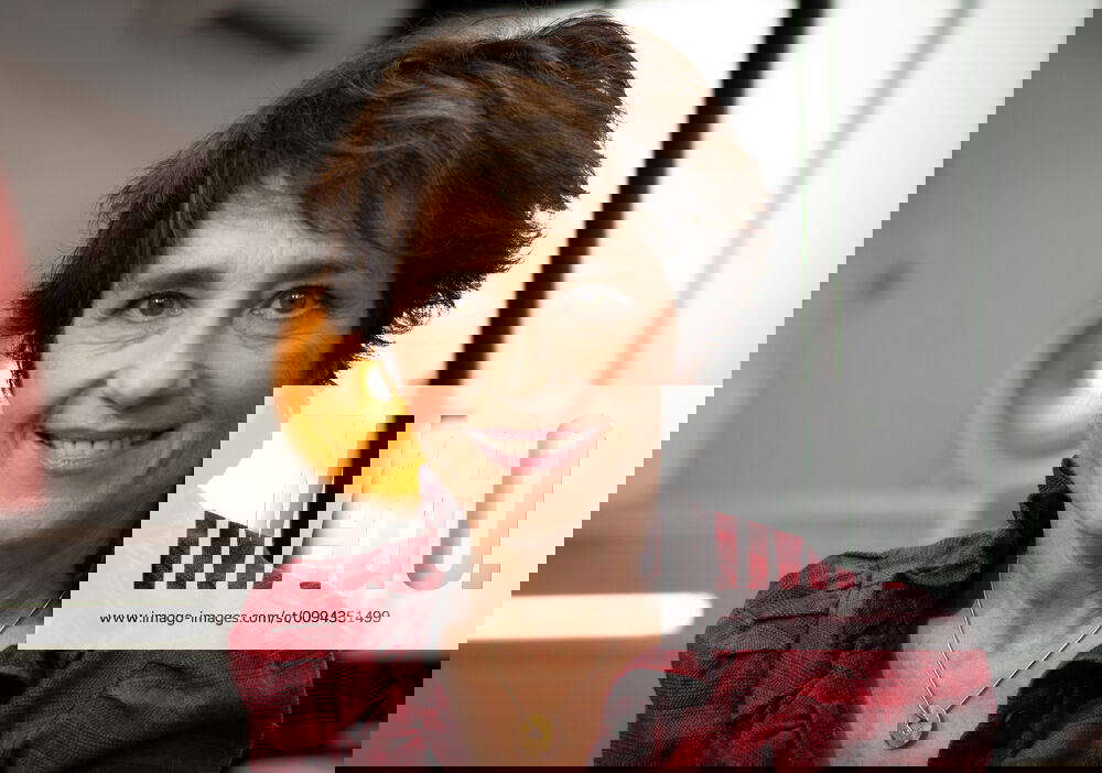 Elizabeth Martichoux ( journaliste ) NEWS Shooting LCP Paris 21