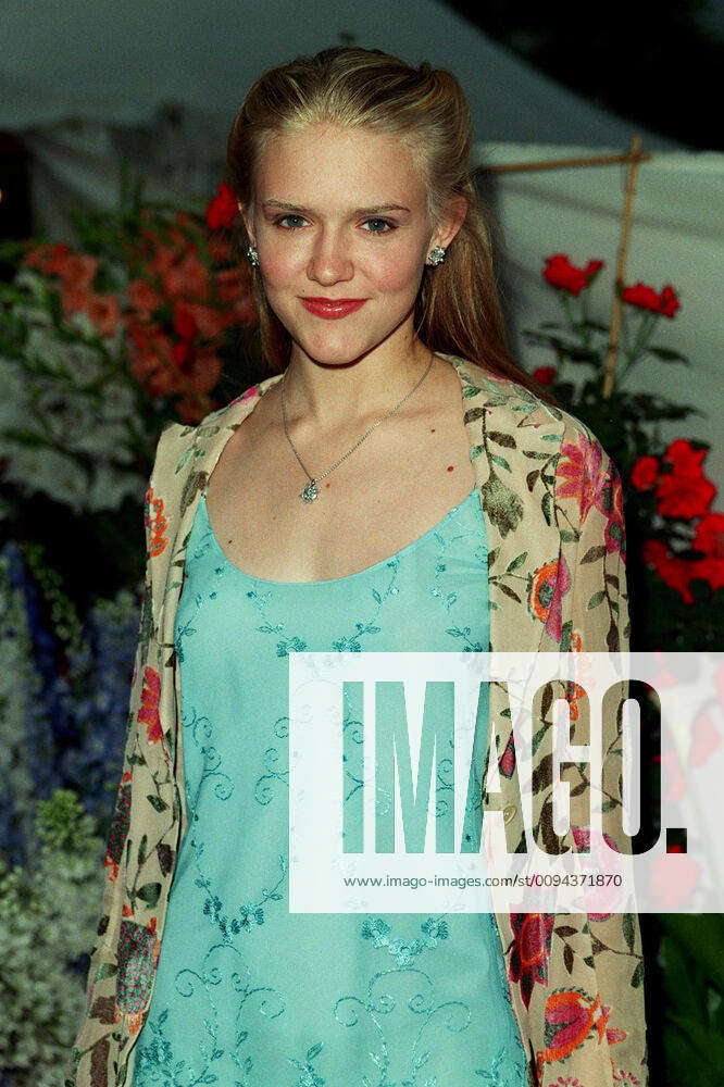 ドミニク・スウェイン直筆サイン入り超大型写真‥Dominique Swain ドミニク・スウェイン直筆サイン入り超大型写真‥Dominique Swain