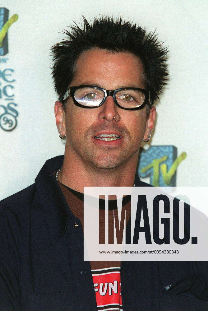 Noodles Bass Player The Offspring Noodles 15 November 1999 Noodles Bass