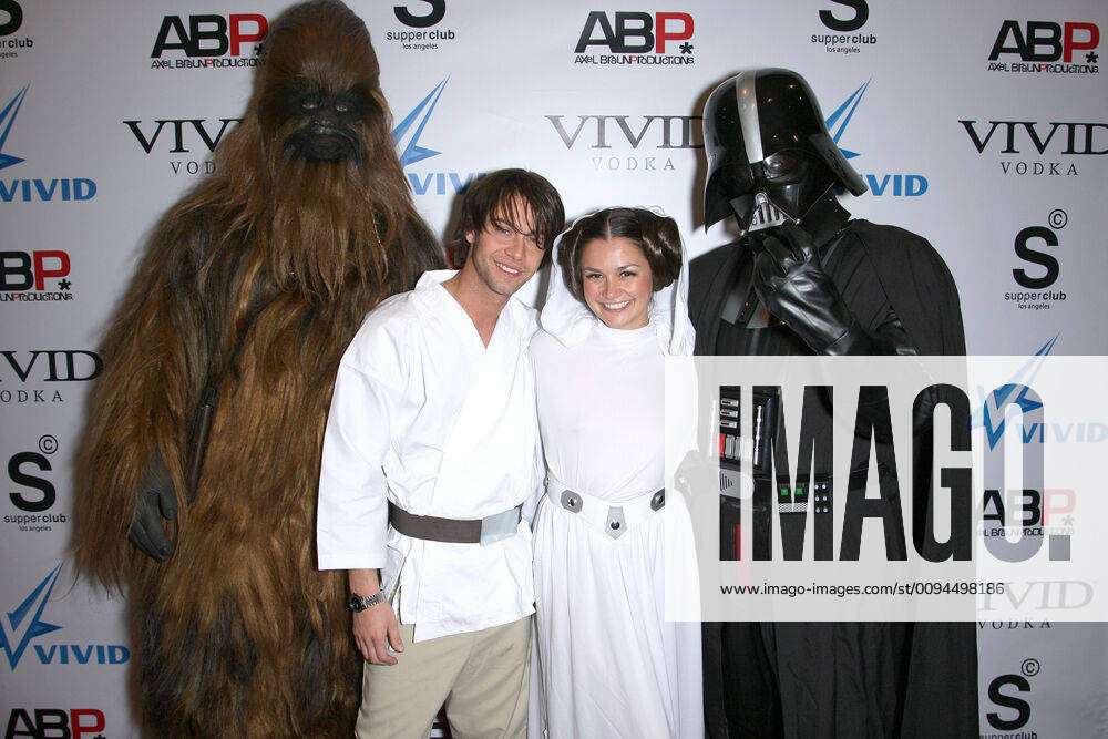 1000px x 667px - Chewbacca & Seth Gamble As Luke & Allie Haze As Princess Leia & Darth Vader  Porn