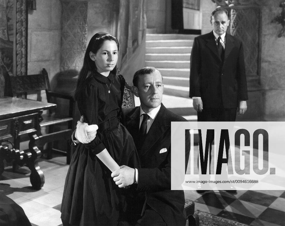 Annabel Bartlett, Alec Guinness & Geoffrey Keen Characters: Marie-Noel ...