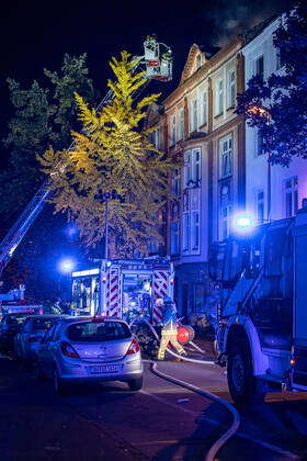 29 10 2019, DU Duisburg , Fire in an attic apartment at ...