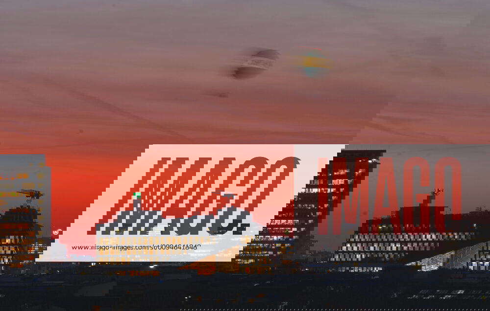 Abendrot im Westen, Blick vom Alexanderplatz *** sunset in the west, view from Alexanderplatz