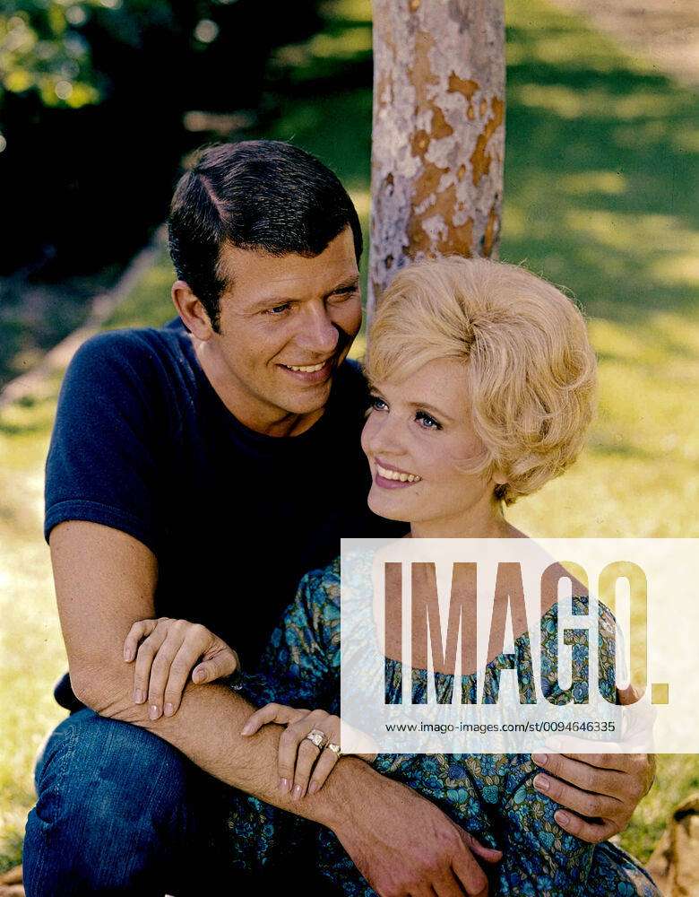 Robert Reed And Florence Henderson Characters Mike Brady And Carol Brady Television The Brady Bunch
