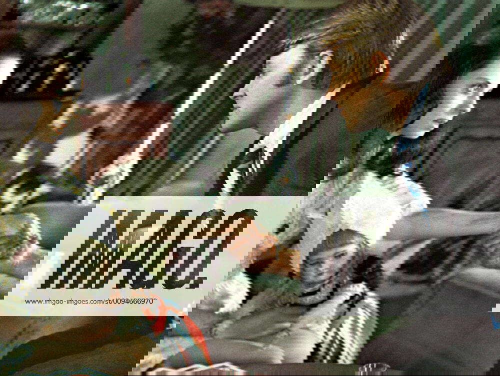 Penny Casdagli & SvenBertil Taube Film Puppet On A Chain (1972