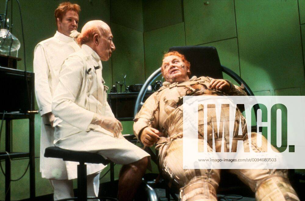 kenneth-mcmillan-characters-baron-vladimir-harkonnen-film-dune-usa