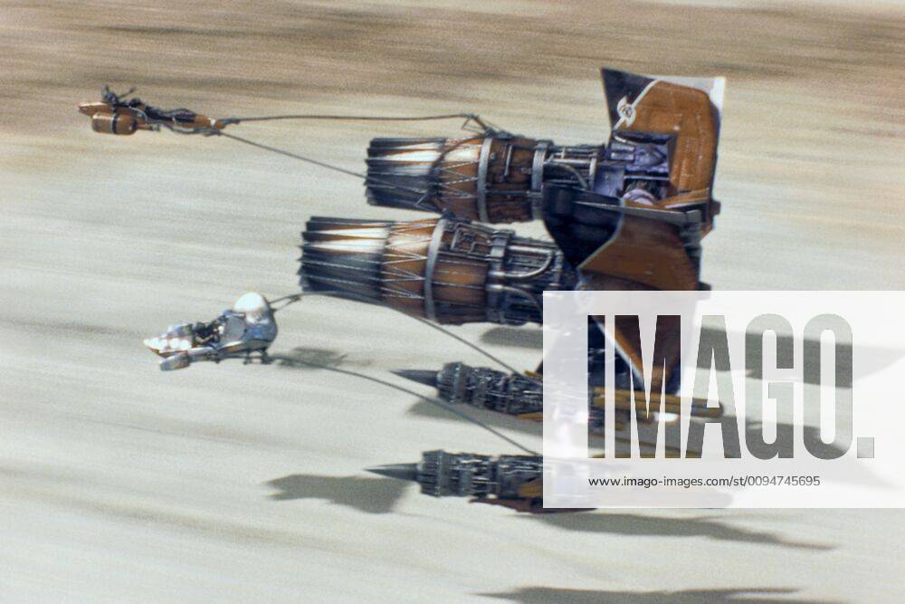 Pod Racing Pilots Pod Race Scene Film: Star Wars: Episode I - The Phantom Menace Director ...