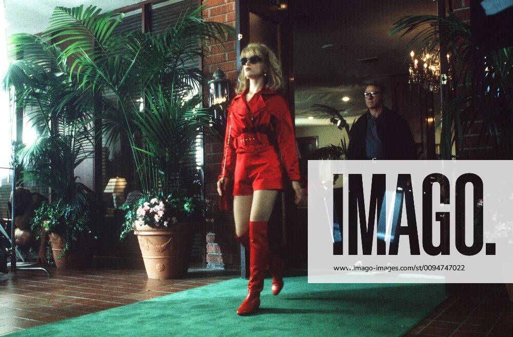 Bridget Fonda & Harvey Keitel Characters Maggie Hayward, Victor the