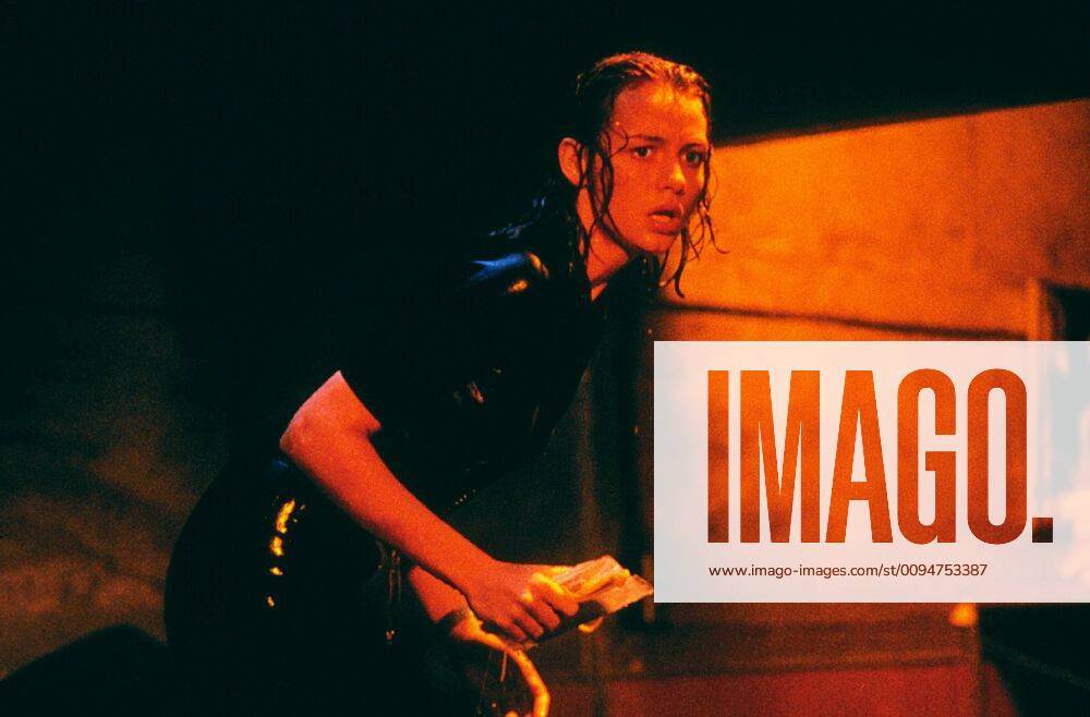 Saffron Burrows Characters Dr. Susan McCallister Film Deep Blue Sea