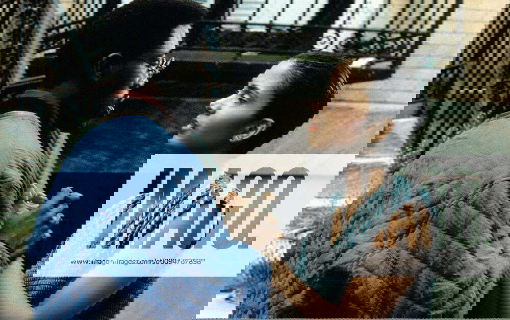 Wesley Snipes & Halle Berry Characters Flipper Purify & Vivian Film