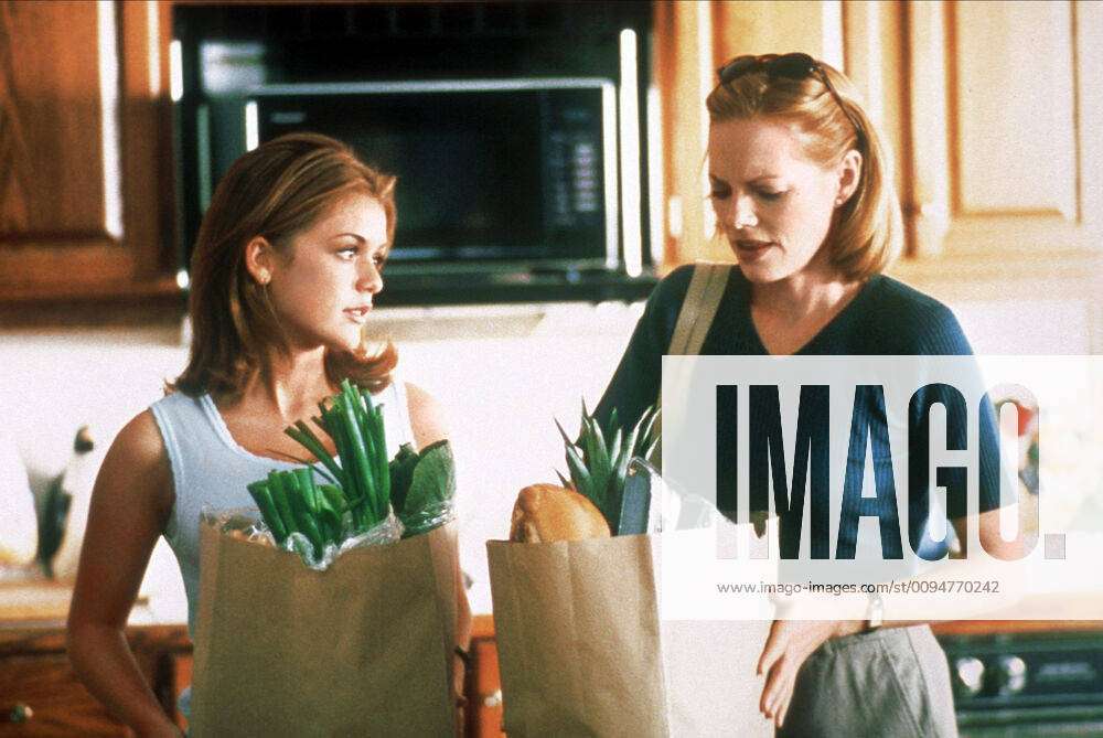 Jessica Bowman & Marg Helgenberger Film: Lethal Vows (1999