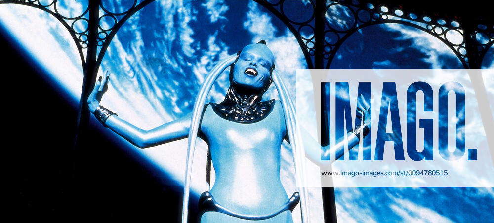 Maiwenn Le Besco Characters: Diva Plavalaguna Film: The Fifth Element ...