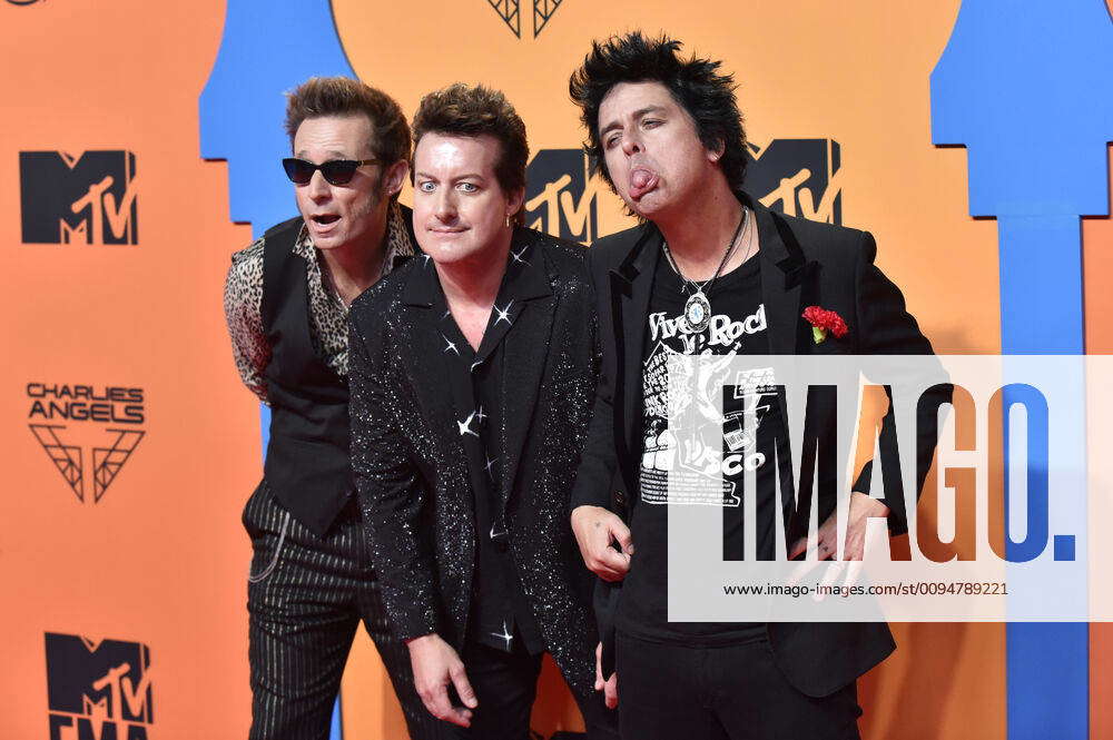 Mike Dirnt, Tre Cool and Billie Joe Armstrong from Green Day at the MTV ...