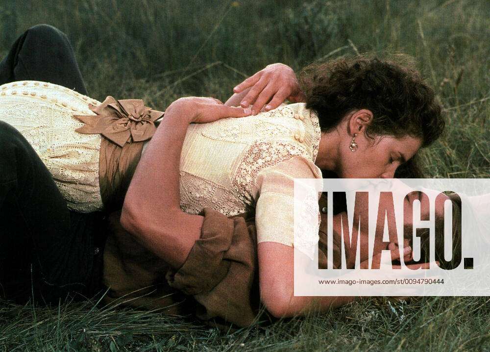 BRAD PITT and JULIA ORMOND in LEGENDS OF THE FALL (1994), directed