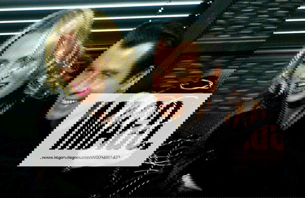 Uma Thurman & John Travolta Characters Edie Athens & Chili Palmer Film Be Cool (USA