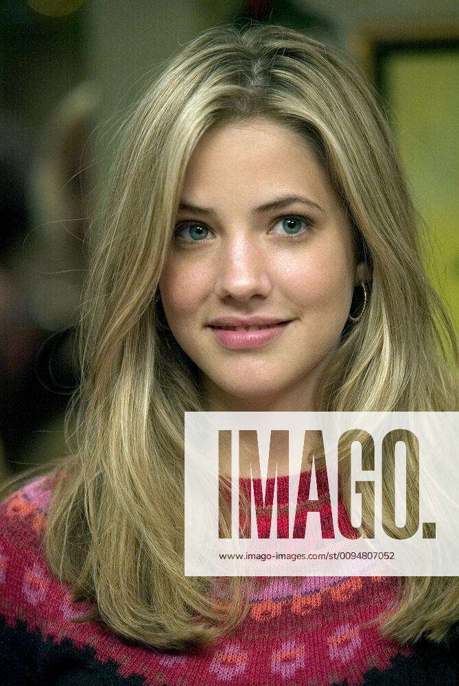 Julie Gonzalo Characters Blair Krank Film Christmas With The Kranks