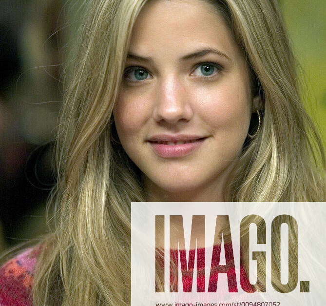 Julie Gonzalo Characters Blair Krank Film Christmas With The Kranks