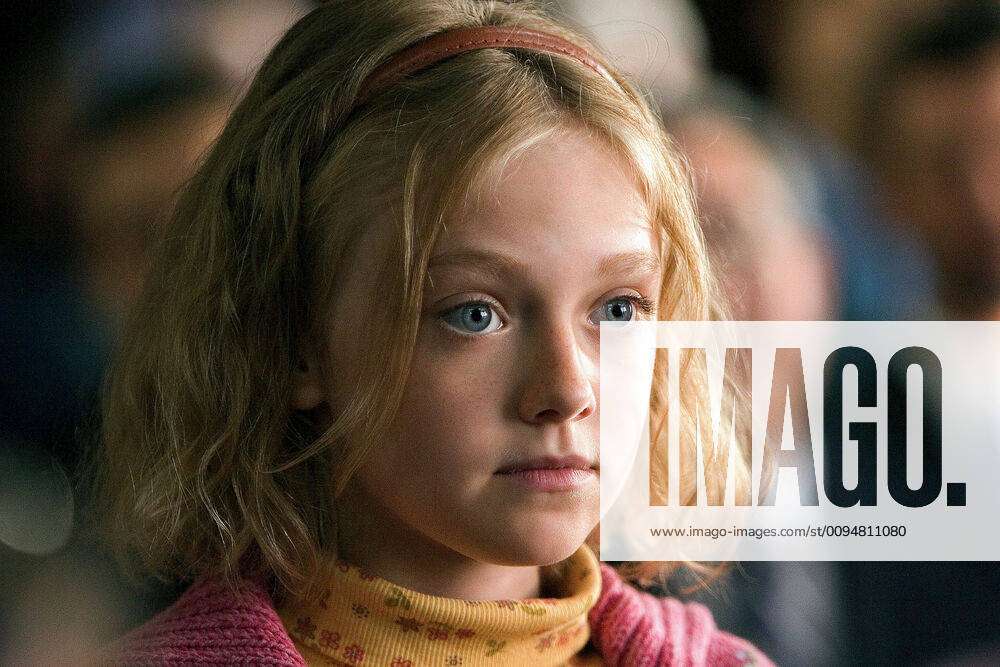 Dakota Fanning Characters: Cale Crane Film: Dreamer: Inspired By A True ...