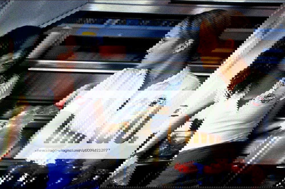 Juliette Lewis, Jennifer Lopez Characters Ginny,Slim Hiller Film