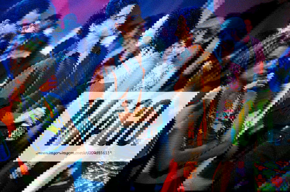 Hamish Linklater & Lola Gaudini Characters David & Film Groove (2000