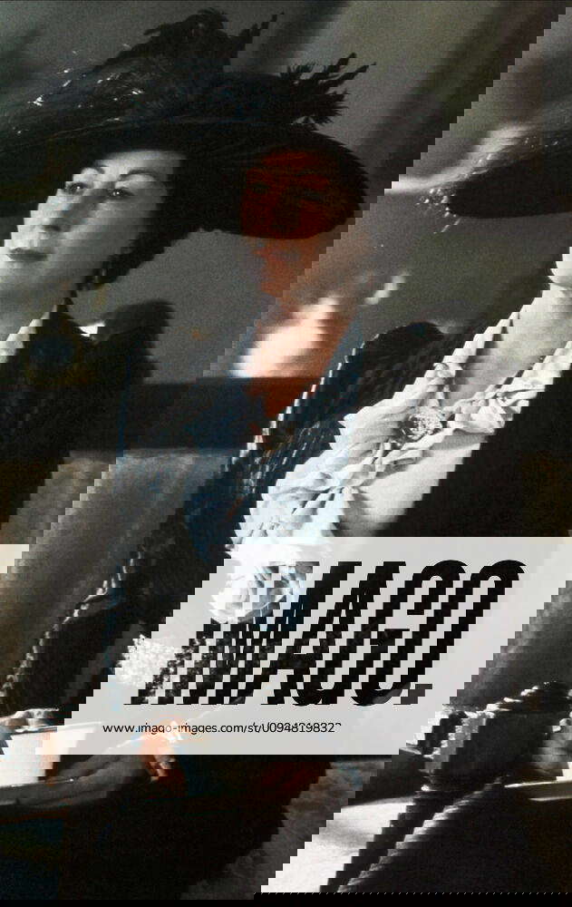 Anjelica Huston Characters Carrie Chapman Catt Film Iron Jawed Angels