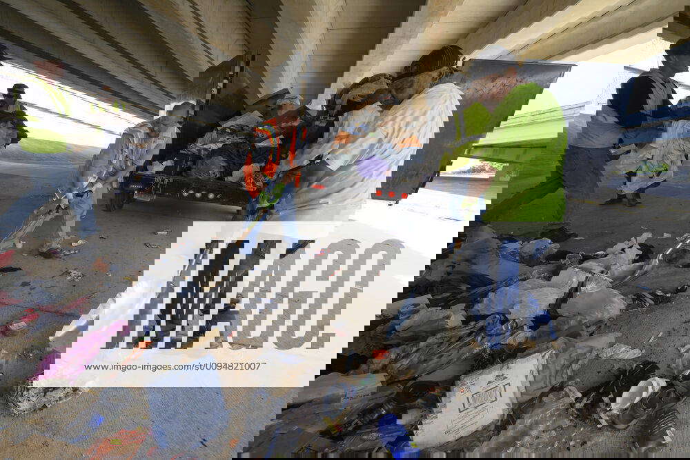 November 4, 2019, Austin, Texas, USA Texas highway contractors clean