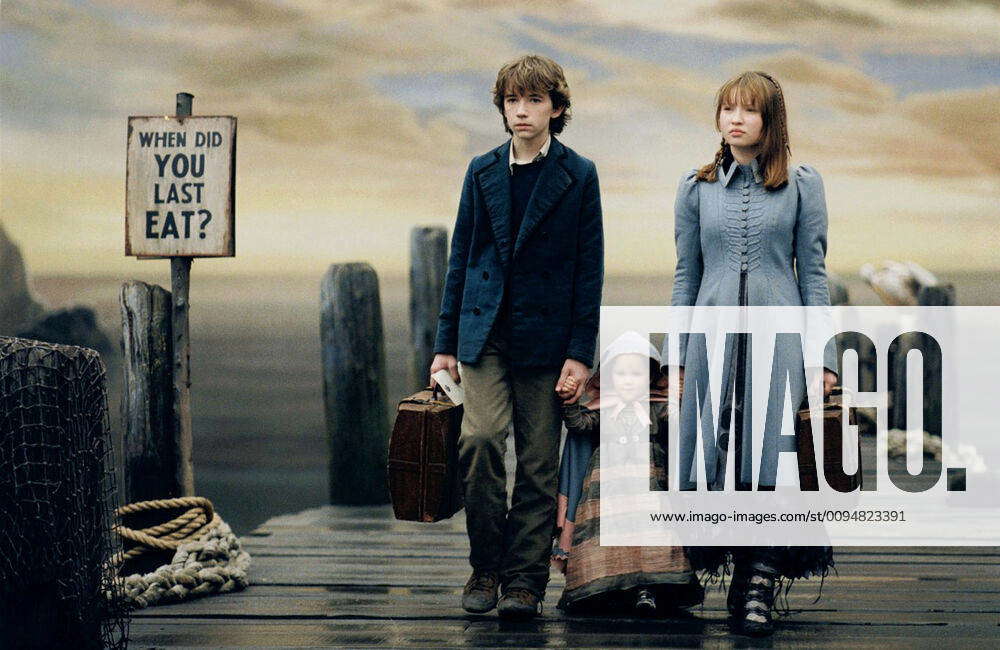 Liam Aiken, Hoffman & Emily Browning Characters: Klaus, & Violet Film ...