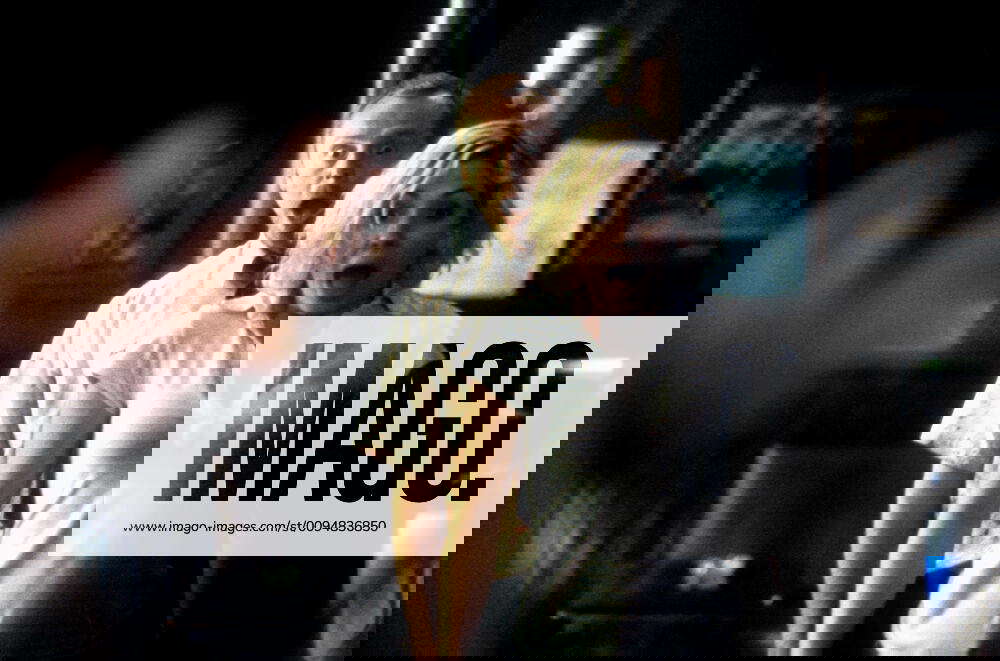 Simon Pegg Kate Ashfield Characters Shaun Liz Film Shaun Of The 