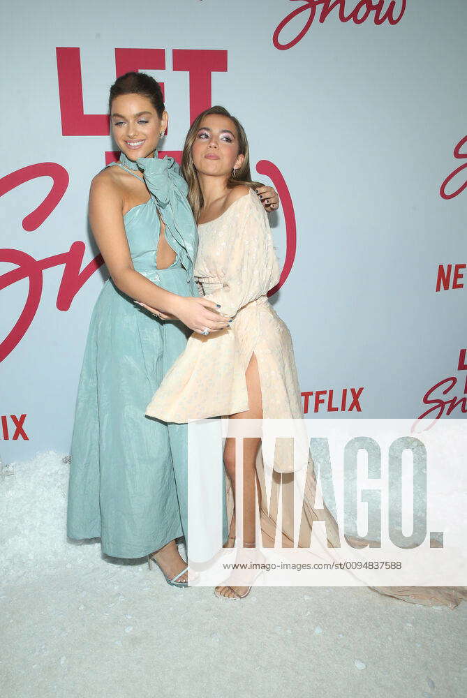 November Los Angeles California Odeya Rush Isabela Moner La Premiere Of Netflix S Let