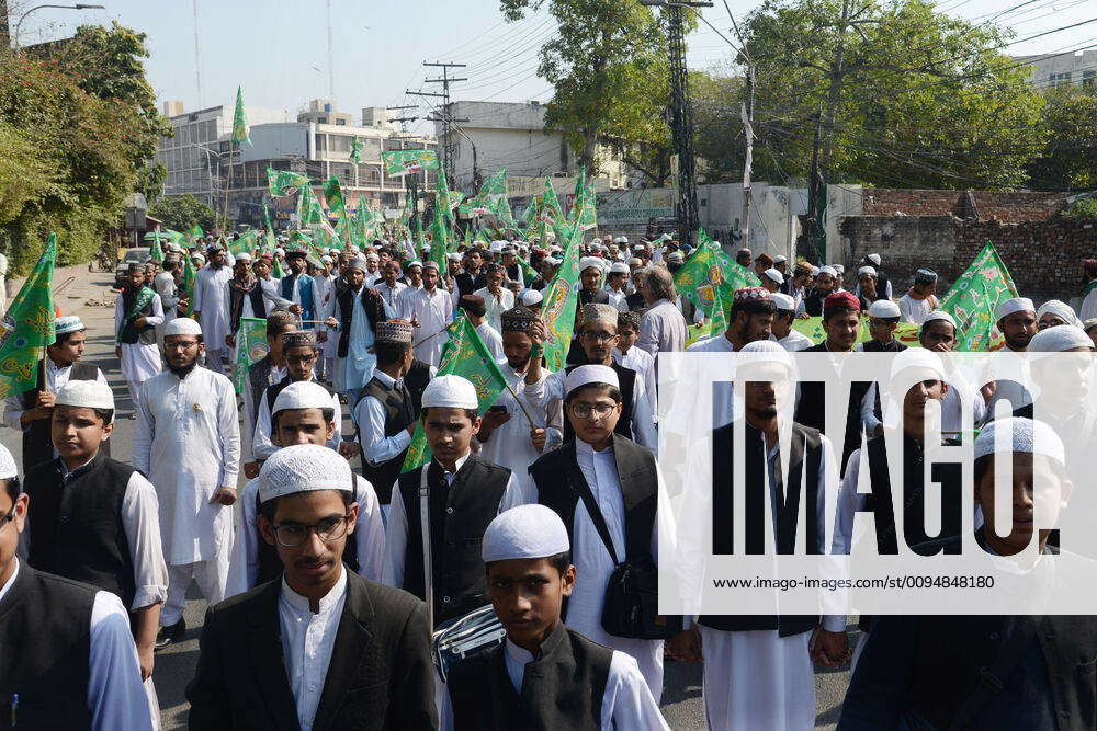 Lahore: Jashan-e-Eid-Milad-un-Nabi (SAW) rally Pakistani Ulema and ...