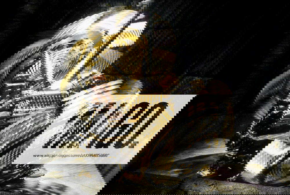 Time Travel Contraption Film The Time Machine (USA 2002) Director