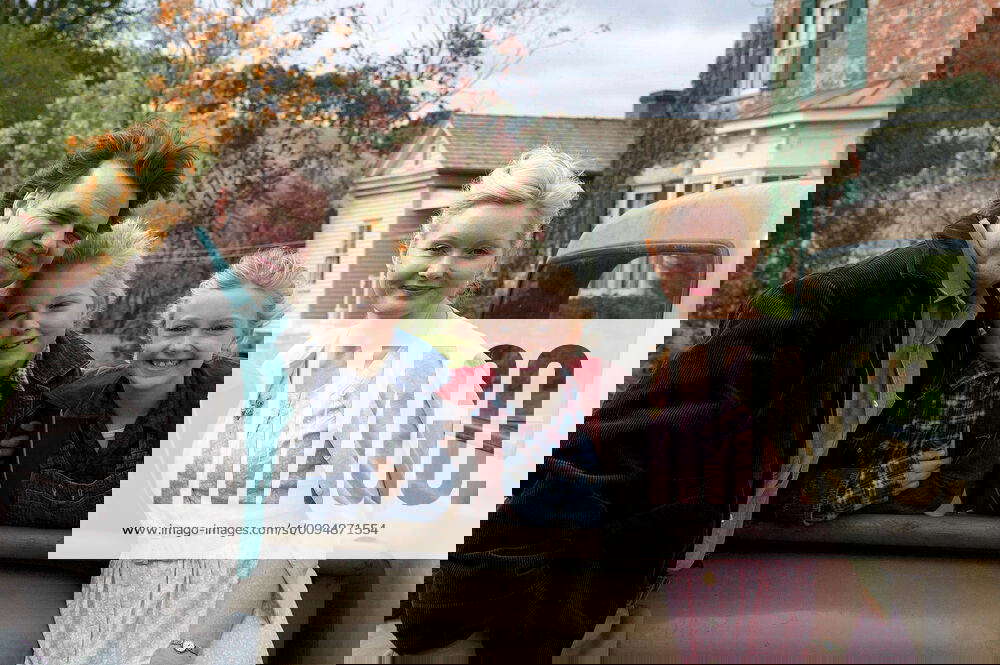 Kevin Anderson, Louis Corbett, Dakota Fanning & Essie Davis Characters