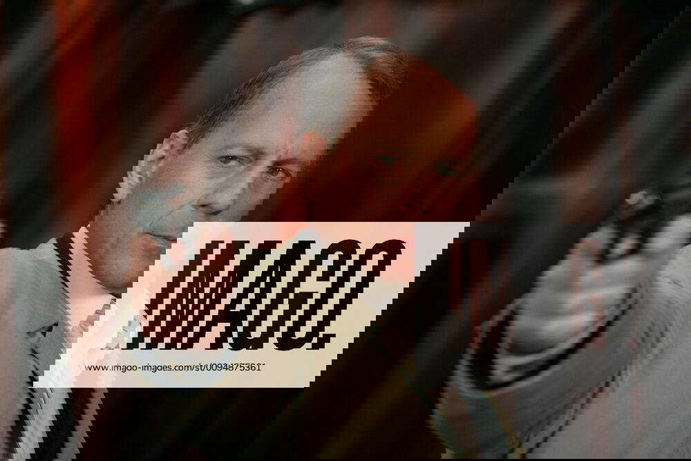 Bruce Willis Characters Mr. Goodkat Film Lucky Number Slevin (2006) Director Paul Mcguigan