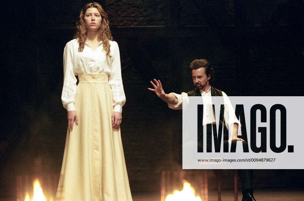 Jessica Biel And Edward Norton Characters Sophie Eisenheim Film The Illusionist 2006 Director 