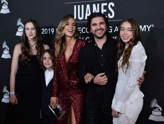 Honoree Juanes (2nd R), Karen Martinez, and their children Paloma  Aristizabal (L), Dante