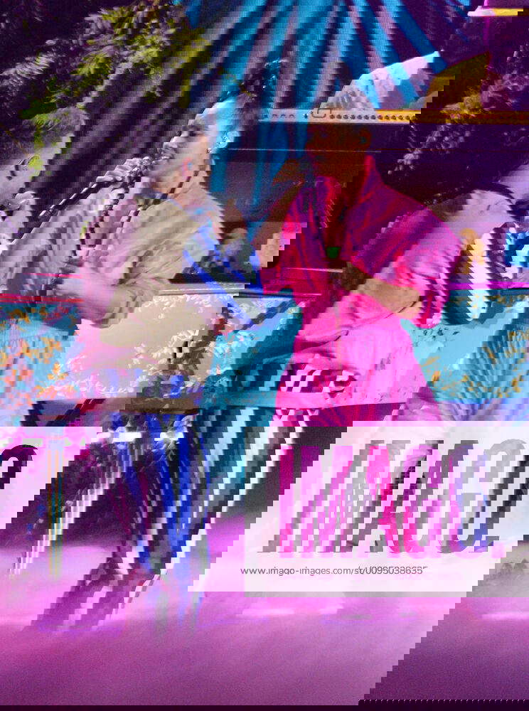 (LR) Pedro Capo and Alicia Keys perform a medley of Show Me Love