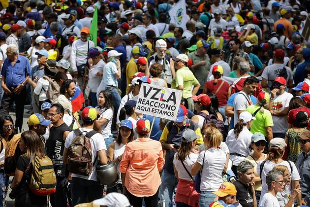 Opponents of the government of Nicolas Maduro march in Caracas ...