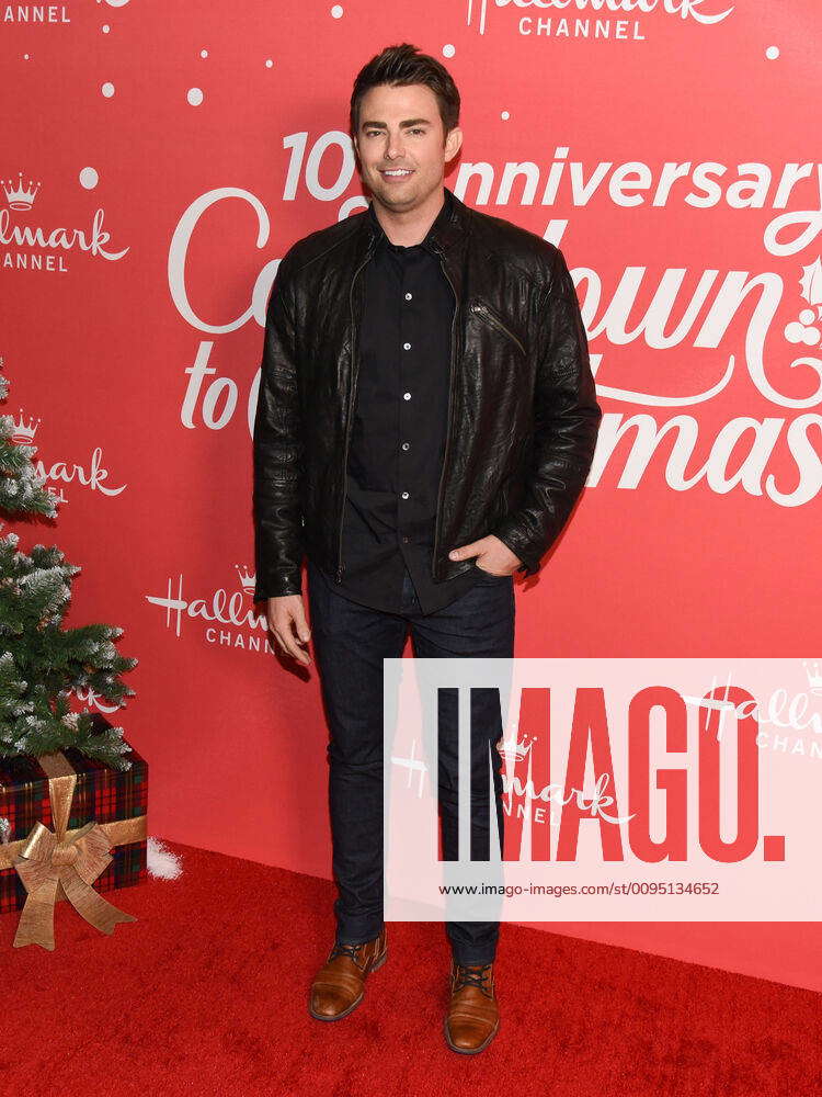 20 November 2019 - Hollywood, California - Jonathan Bennett. Hallmark ...