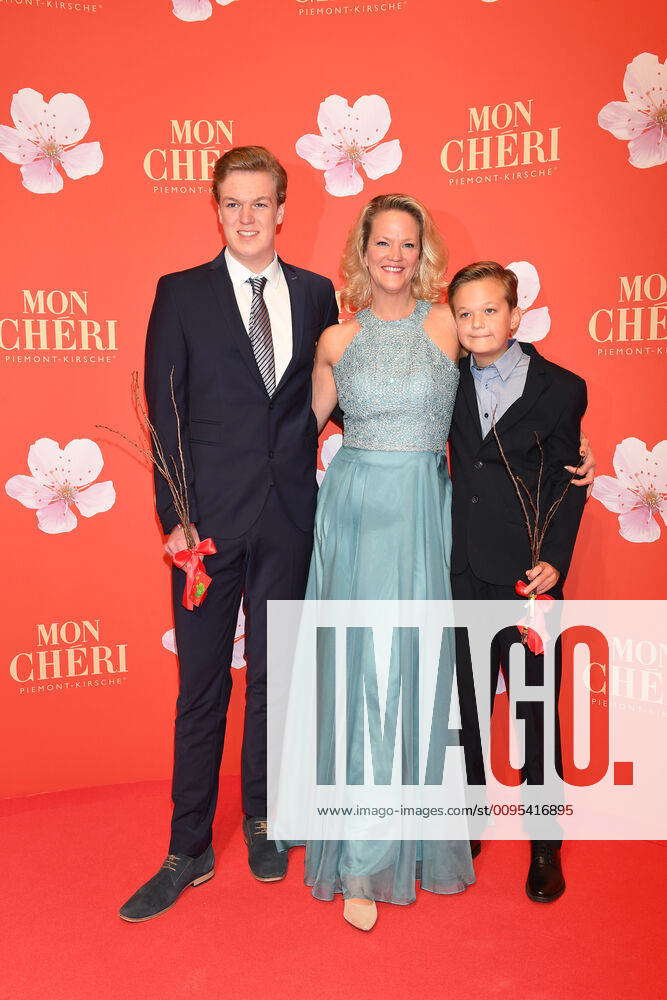 Nicole Brühl mit ihren Söhnen Mon Cheri Barbara-Tag 2019 Charity, Benefiz Veranstaltung Isarpost