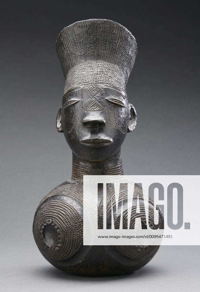 Vessel, Mangbetu people, 20th century, ceramic, 11-3 16 in., African ...