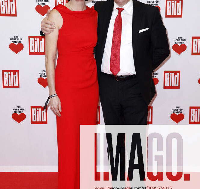 Katarina Barley mit Marco van den Berg bei der TV Spendengala Ein Herz