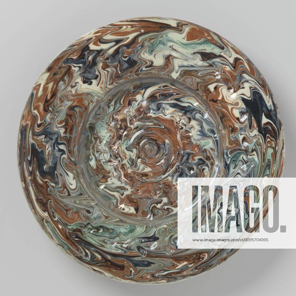 Dish of leadglaze earthenware, with deepened flat, Dish of leadglaze